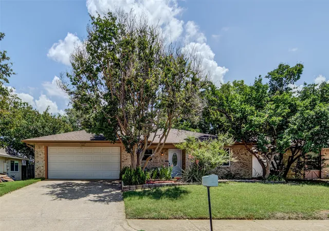 Homes for sale in Lake Dallas, TX | 5410 Prince Dr, Lake Dallas, TX 75065 | MLS# 21290775