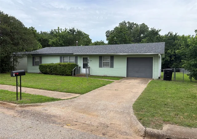 Homes for sale in Denison, TX | 404 W Heron St, Denison, TX 75020 | MLS# 21291657