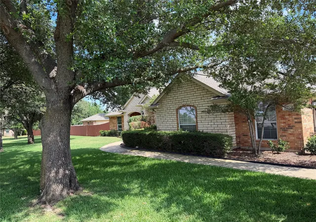 Homes for sale in Crowley, TX | 2117 Shorthorn Trl, Crowley, TX 76036 | MLS# 21291853