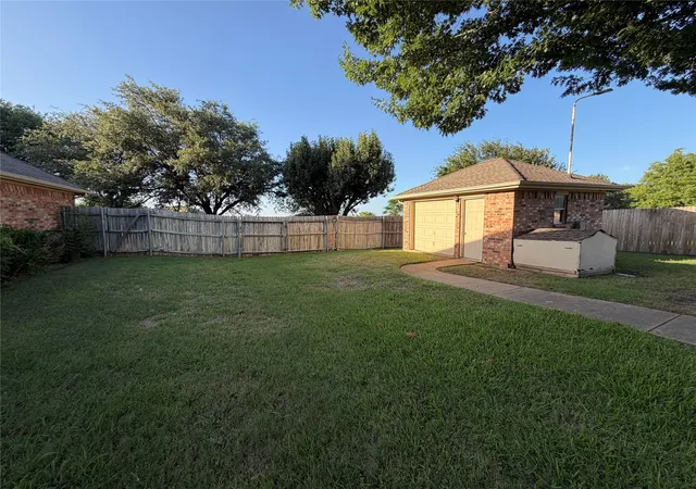 Homes for sale in Crowley, TX | 2117 Shorthorn Trl, Crowley, TX 76036 | MLS# 21291853