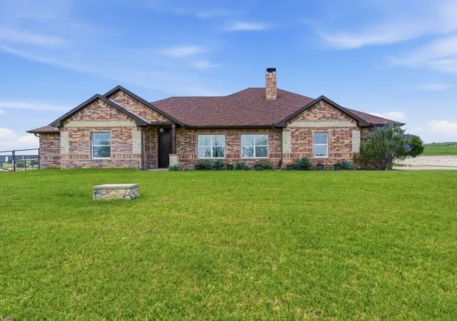 3rd image of 3020 Jolene Ct, Springtown, TX 76082 | MLS# 21291417