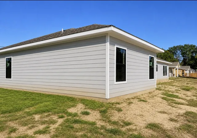 Homes for sale in Mt Pleasant, TX | 1400 E 1st St, Mt Pleasant, TX 75455 | MLS# 21291708