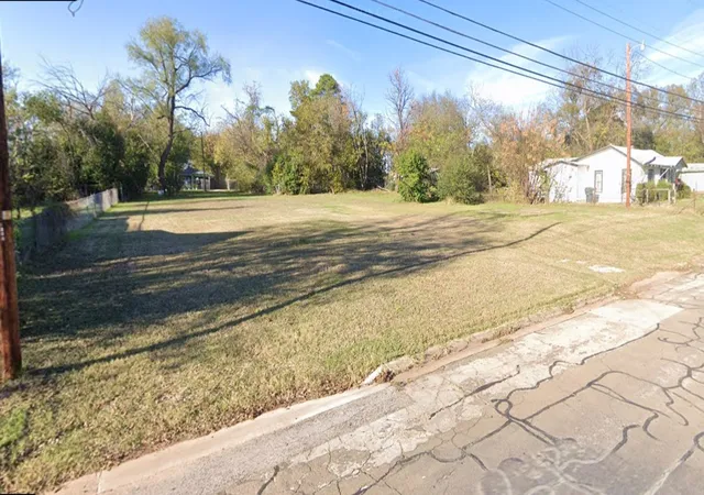 Photo 1 of Sale Pending at 1204 E Calhoun Ave, Waco, TX 76704 | MLS# 21291921 | Listing updated on 2026-07-20