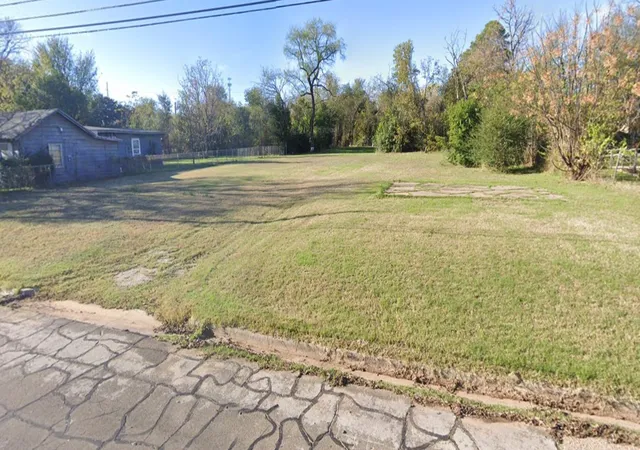 Photo 2 of Sale Pending at 1204 E Calhoun Ave, Waco, TX 76704 | MLS# 21291921 | Listing updated on 2026-07-20
