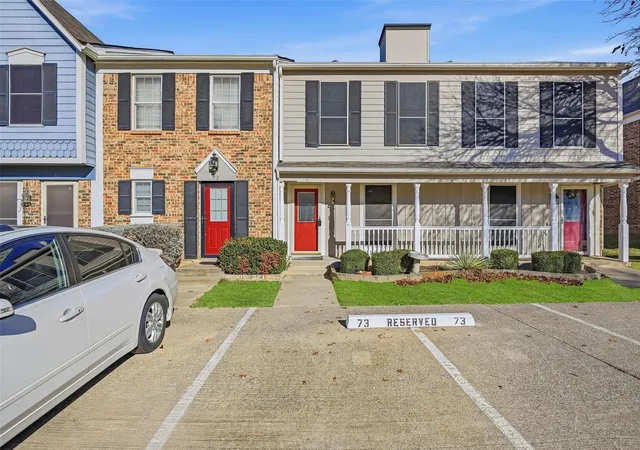 Homes for sale in Euless, TX | 73 Winchester Dr, Euless, TX 76039 | MLS# 21291089