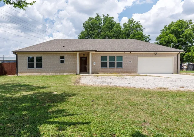 Photo 1 of Single family home for sale at 3083 Sunnyvale St, Dallas, TX 75216 | MLS# 21290109 | Listing updated on 2026-07-16
