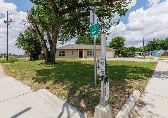 Photo 2 of Single family home for sale at 3083 Sunnyvale St, Dallas, TX 75216 | MLS# 21290109 | Listing updated on 2026-07-16