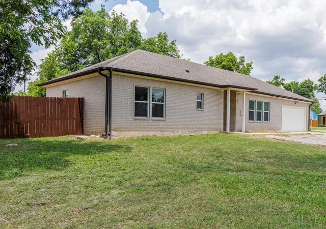 Photo 3 of Single family home for sale at 3083 Sunnyvale St, Dallas, TX 75216 | MLS# 21290109 | Listing updated on 2026-07-16