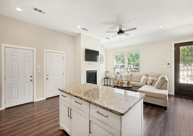 Photo 3 of Single family home for sale at 343 N Morris St, Gainesville, TX 76240 | MLS# 21291869 | Listing updated on 2026-08-22