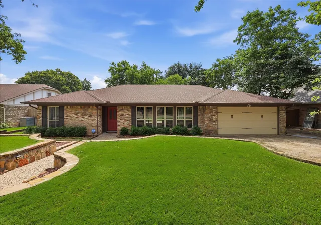 Homes for sale in Grapevine, TX | 2009 Tanglewood Dr, Grapevine, TX 76051 | MLS# 21291233
