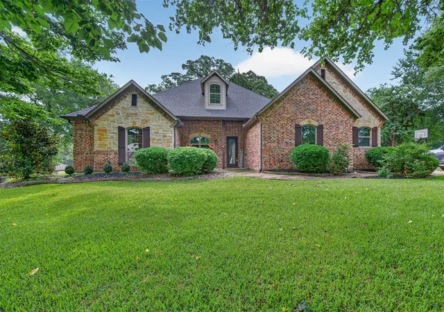Homes for sale in Mabank, TX | 109 Lighthouse Ln, Mabank, TX 75143 | MLS# 21281385