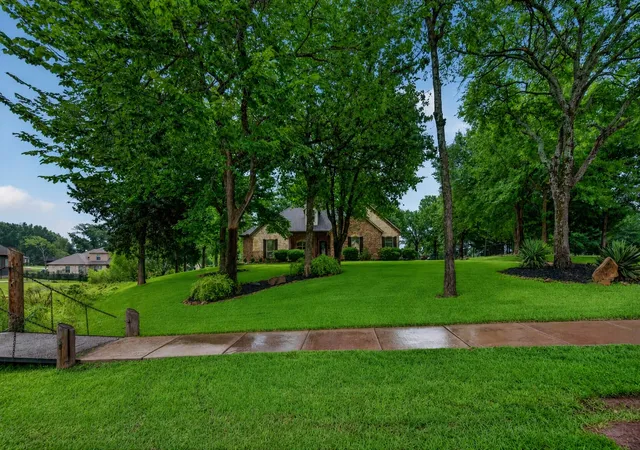 Homes for sale in Mabank, TX | 109 Lighthouse Ln, Mabank, TX 75143 | MLS# 21281385