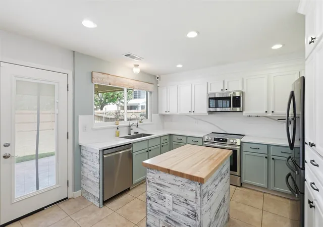 2nd image of 14037 Fontana Rd, Roanoke, TX 76262 | MLS# 21292131
