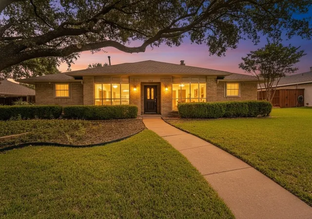 Homes for sale in Plano, TX | 2212 Vickers Dr, Plano, TX 75075 | MLS# 21287864