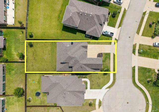 Photo 3 of Single family home for sale at 1013 Firecracker Dr, Justin, TX 76247 | MLS# 21292064 | Listing updated on 2026-10-01