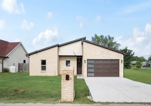 Homes for sale in Gun Barrel City, TX | 228 E Windjammer Rd, Gun Barrel City, TX 75156 | MLS# 21273155