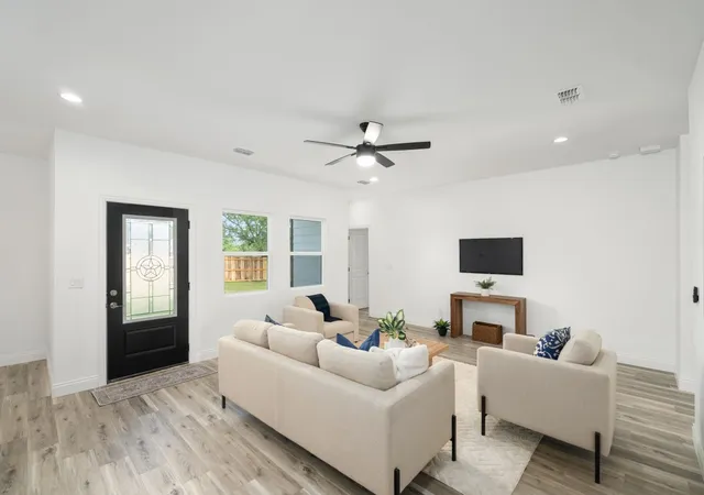 Photo 3 of Single family home for sale at 228 E Windjammer Rd, Gun Barrel City, TX 75156 | MLS# 21273155 | Listing updated on 2026-08-25
