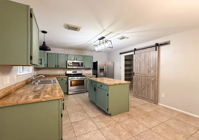 Photo 3 of Single family home for sale at 1578 Crown View Dr, Little Elm, TX 75068 | MLS# 21291266 | Listing updated on 2026-08-04