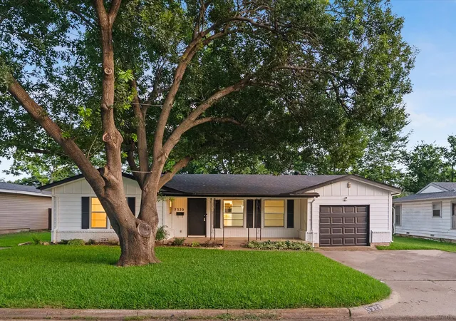 Homes for sale in Haltom City, TX | 5320 Palmer Dr, Haltom City, TX 76117 | MLS# 21268206