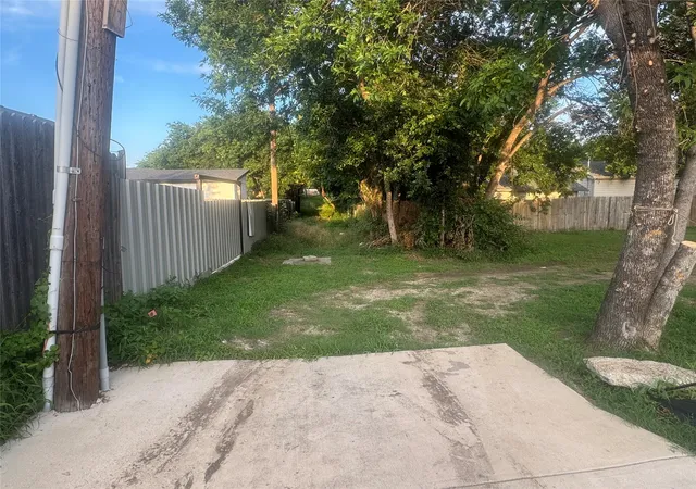 Photo 3 of Land for sale at 827 E Powell Ave, Fort Worth, TX 76104 | MLS# 21292259 | Listing updated on 2026-08-31