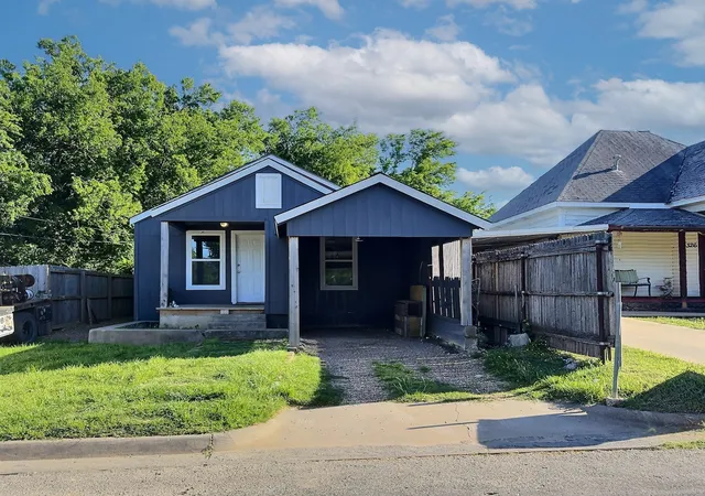 Homes for sale in Jacksboro, TX | 330 E Thompson St, Jacksboro, TX 76458 | MLS# 21292235