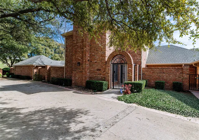 Photo 3 of Townhouse for sale at 6205 Bellaire Dr S, Fort Worth, TX 76132 | MLS# 21292107 | Listing updated on 2026-08-22