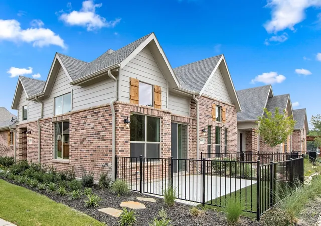 Photo 3 of Sale Pending at 8609 Del Rio Trl, Rowlett, TX 75089 | MLS# 21292297 | Listing updated on 2026-08-31