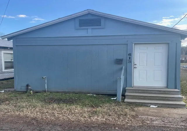 Photo 1 of Single family home for sale at 613 Montgomery St, Bossier City, LA 71111 | MLS# 21289392 | Listing updated on 2026-07-24