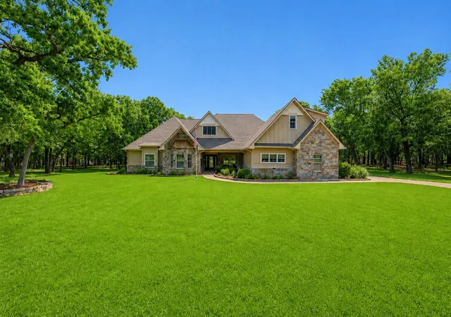 Photo 1 of Single family home for sale at 7811 Angelina Dr, Athens, TX 75752 | MLS# 21292344 | Listing updated on 2026-08-22
