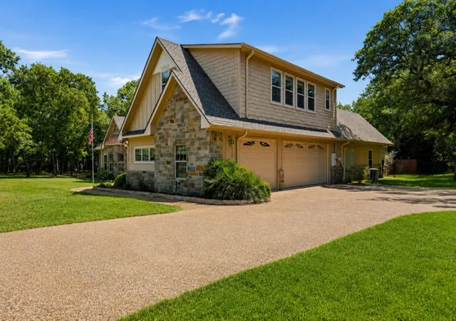 Photo 2 of Single family home for sale at 7811 Angelina Dr, Athens, TX 75752 | MLS# 21292344 | Listing updated on 2026-08-22