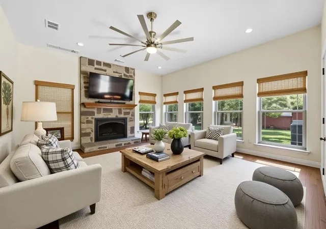 Photo 4 of Single family home for sale at 7811 Angelina Dr, Athens, TX 75752 | MLS# 21292344 | Listing updated on 2026-08-22