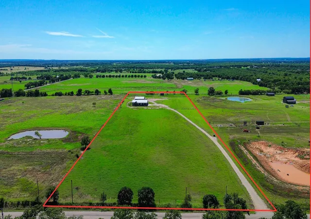 Homes for sale in Lipan, TX | 1560 Lacy Dr, Lipan, TX 76462 | MLS# 21288564