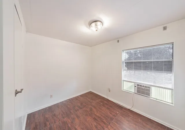 Photo 3 of Single family home for sale at 419 Wood River Rd, Millsap, TX 76066 | MLS# 21292350 | Listing updated on 2026-09-28