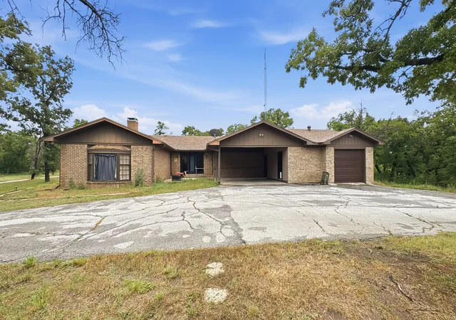 Photo 2 of Single family home for sale at 1665 Us Hwy 380 E, Graham, TX 76450 | MLS# 21276477 | Listing updated on 2026-10-02