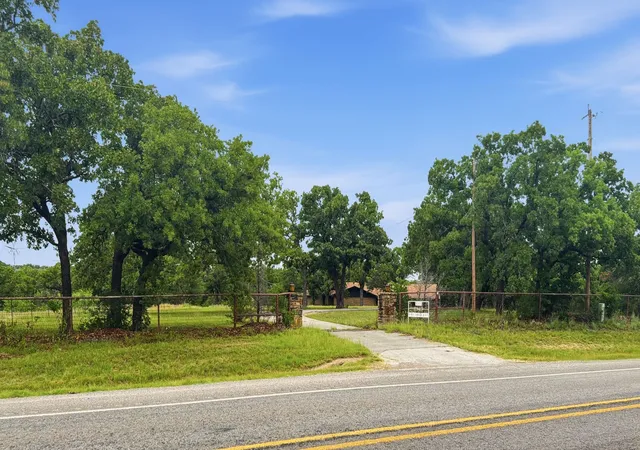 Photo 3 of Single family home for sale at 1665 Us Hwy 380 E, Graham, TX 76450 | MLS# 21276477 | Listing updated on 2026-10-02