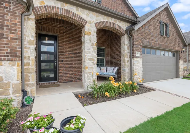 3rd image of 3712 Chapman Cir, Rowlett, TX 75089 | MLS# 21291579