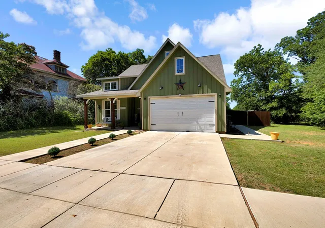 Photo 3 of Single family home for sale at 540 E Main St, Pilot Point, TX 76258 | MLS# 21291613 | Listing updated on 2026-07-17