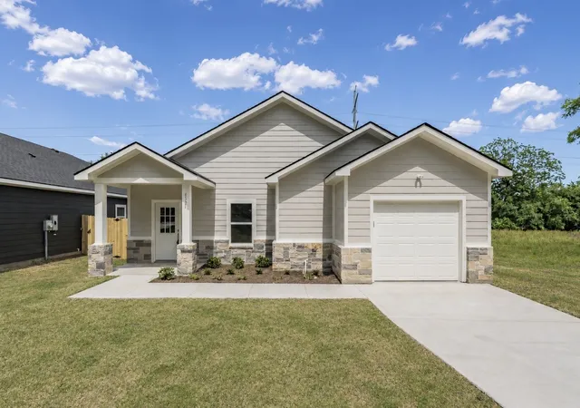 Photo 1 of Sale Pending at 4526 Kolloch Dr, Dallas, TX 75216 | MLS# 21292322 | Listing updated on 2026-08-03