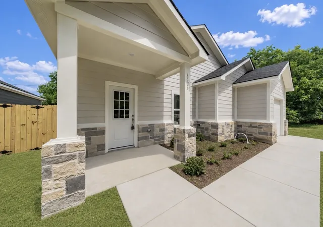 Photo 2 of Sale Pending at 4526 Kolloch Dr, Dallas, TX 75216 | MLS# 21292322 | Listing updated on 2026-08-03