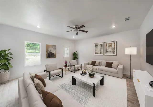 Photo 4 of Sale Pending at 4526 Kolloch Dr, Dallas, TX 75216 | MLS# 21292322 | Listing updated on 2026-08-03