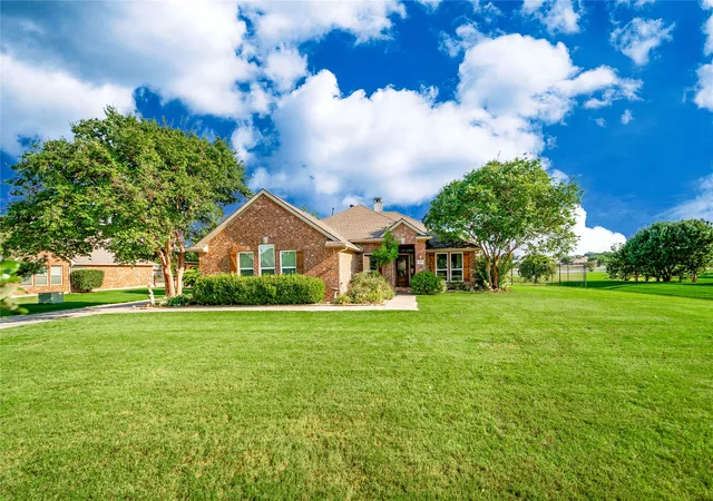 2nd image of 104 Island Cir, Shady Shores, TX 76208 | MLS# 21292381