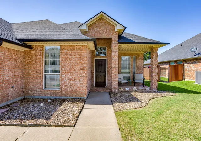 Photo 2 of Single family home for sale at 779 Little Ridge Ct, Burleson, TX 76028 | MLS# 21291913 | Listing updated on 2026-08-22