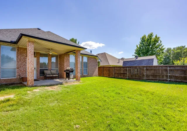 Photo 3 of Single family home for sale at 779 Little Ridge Ct, Burleson, TX 76028 | MLS# 21291913 | Listing updated on 2026-10-07