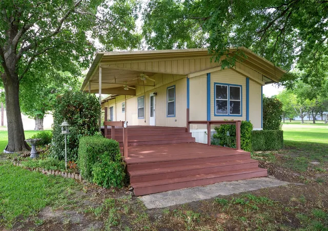 Homes for sale in Bridgeport, TX | 333 Private Road 1520, Bridgeport, TX 76426 | MLS# 21291911