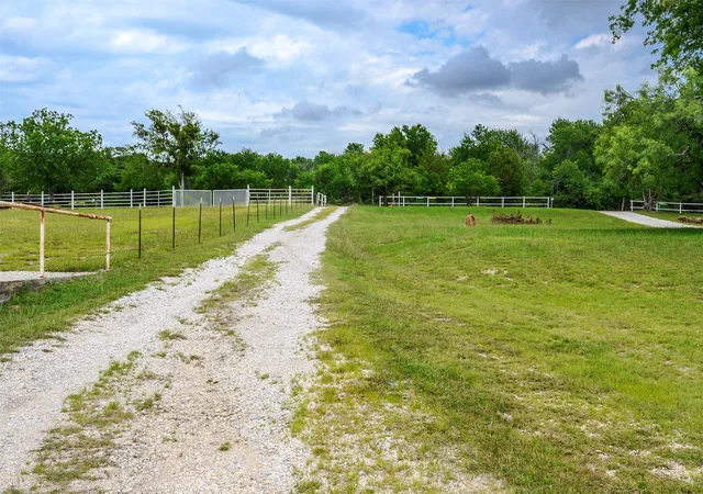 Homes for sale in Bridgeport, TX | 333 Private Road 1520, Bridgeport, TX 76426 | MLS# 21291911