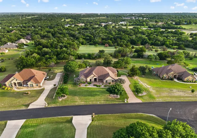 Photo 4 of Sale Pending at 312 Ellis Ridge Dr, Weatherford, TX 76085 | MLS# 21275468 | Listing updated on 2026-08-27