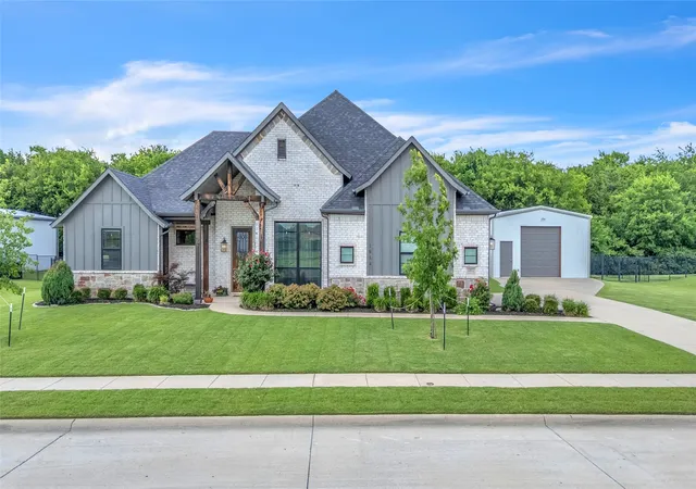 Photo 1 of Single family home for sale at 1014 Rennard St, Caddo Mills, TX 75135 | MLS# 21292482 | Listing updated on 2026-09-30