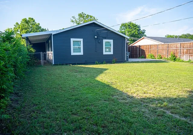 Photo 3 of Sale Pending at 4006 June Dr, Dallas, TX 75211 | MLS# 21286051 | Listing updated on 2026-07-12
