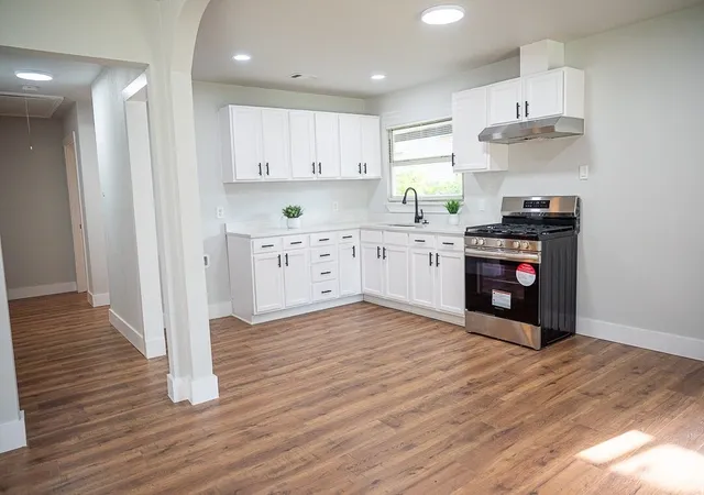 Photo 4 of Sale Pending at 4006 June Dr, Dallas, TX 75211 | MLS# 21286051 | Listing updated on 2026-07-12