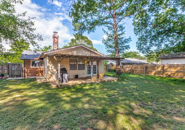 Homes for sale in Mansfield, TX | 809 Meadowlark Dr, Mansfield, TX 76063 | MLS# 21292524